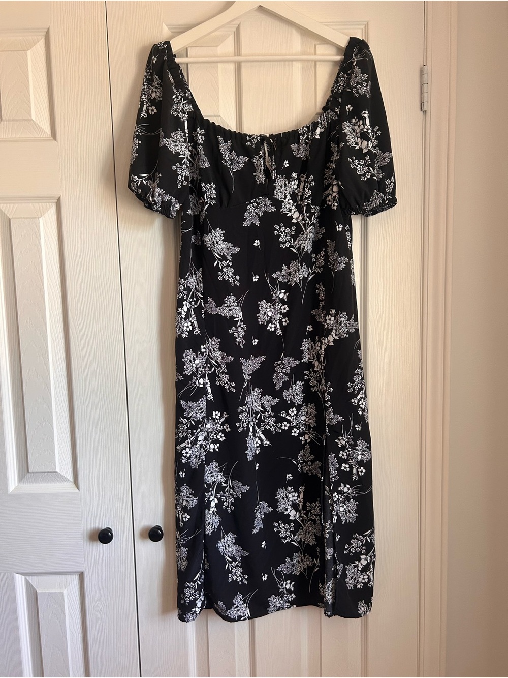 Black Floral Puff-Sleeve Midi Dress with Keyhole Detail